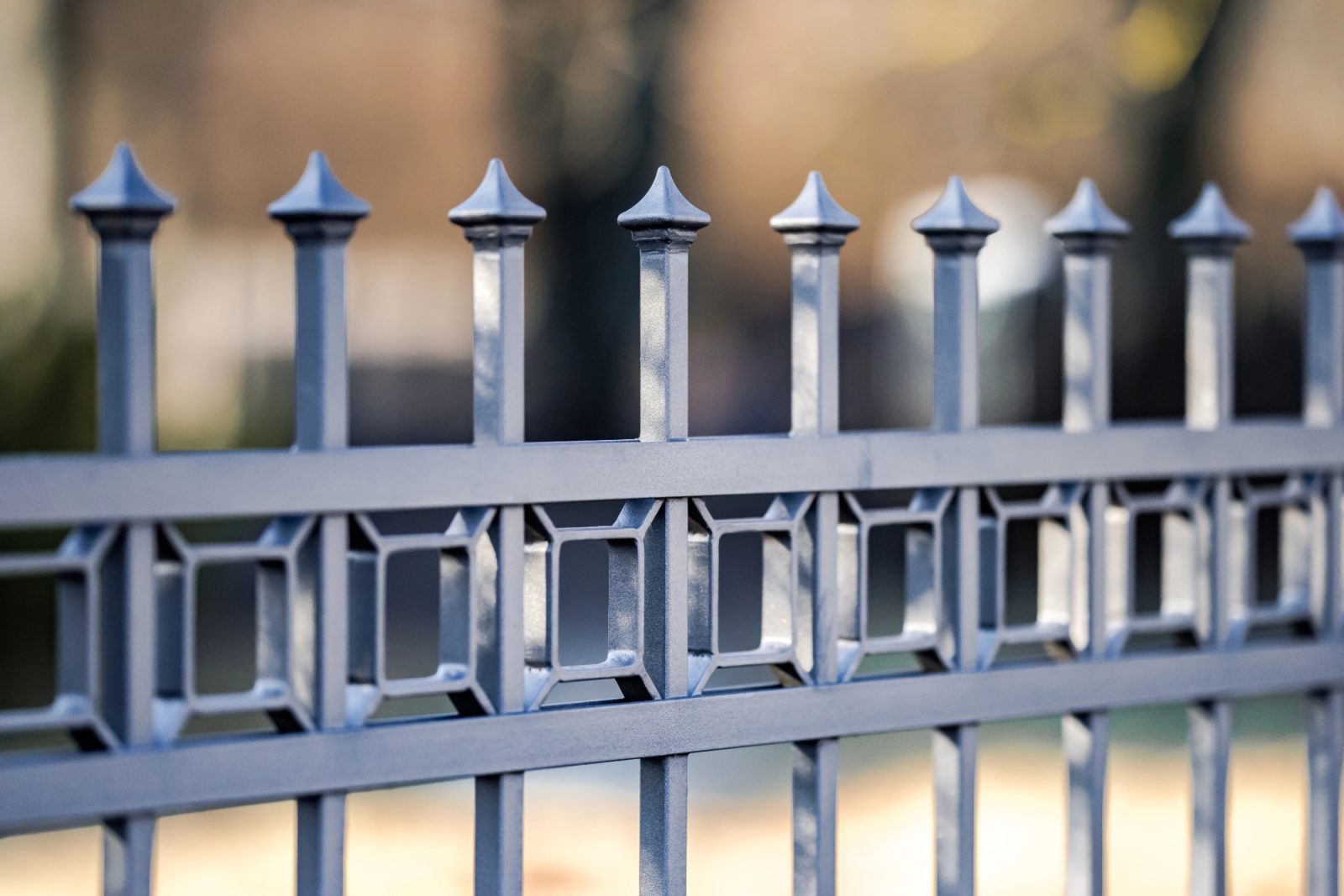 Kovinske ograje so estetsko precej lepe